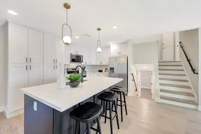 3116 W Gelding Drive, Phoenix, AZ 85053 - Photo 11