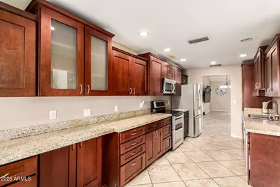 11615 N 40th Way, Phoenix, AZ 85028 - Photo 9