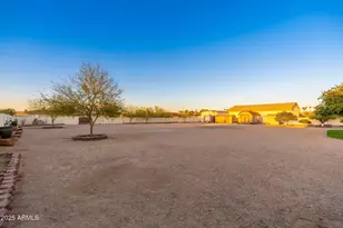 11138 W Hatcher Rd, Sun City, AZ 85351 - Photo 43