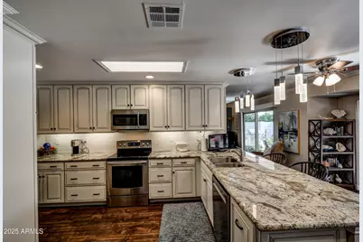 20037 N Welk Drive, Sun City, AZ 85373 - Photo 11