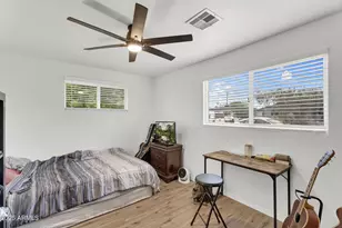 2434 N 37th Wy, Phoenix, AZ 85008 - Photo 11