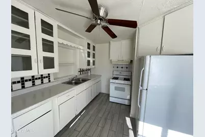 7210 N 55th Drive, Glendale, AZ 85301 - Photo 9