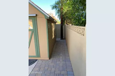 8742 E Berridge Lane, Scottsdale, AZ 85250 - Photo 7