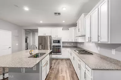 8987 W Seldon Lane, Peoria, AZ 85345 - Photo 13