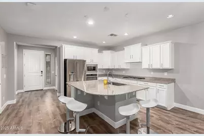 8987 W Seldon Lane, Peoria, AZ 85345 - Photo 11