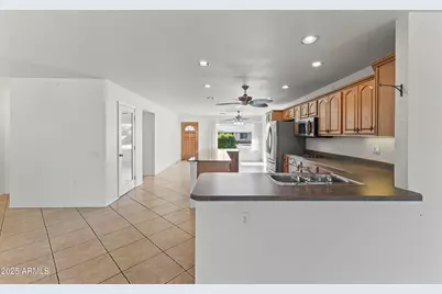 10902 W Brookside Drive, Sun City, AZ 85351 - Photo 5