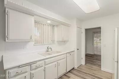 10607 W El Capitan Circle, Sun City, AZ 85351 - Photo 17