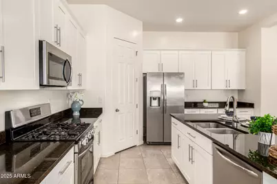 10502 W Swayback Pass, Peoria, AZ 85383 - Photo 9