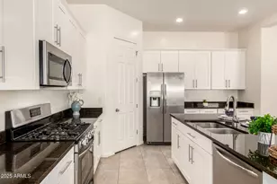 10502 W Swayback Pass, Peoria, AZ 85383 - Photo 9