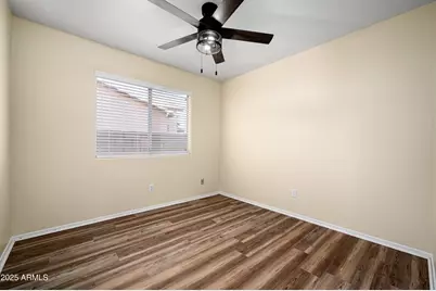 239 W Angela Drive, Phoenix, AZ 85023 - Photo 9