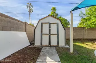 328 E Bethany Home Rd, Phoenix, AZ 85012 - Photo 29