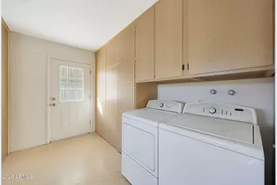 10760 W Saratoga Circle, Sun City, AZ 85351 - Photo 33