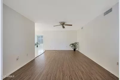 10760 W Saratoga Circle, Sun City, AZ 85351 - Photo 7