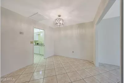10760 W Saratoga Circle, Sun City, AZ 85351 - Photo 11