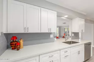 10826 W Brookside Dr, Sun City, AZ 85351 - Photo 3