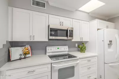 10826 W Brookside Drive, Sun City, AZ 85351 - Photo 3