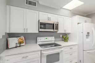 10826 W Brookside Dr, Sun City, AZ 85351 - Photo 3