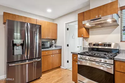 619 E Vista Avenue, Phoenix, AZ 85020 - Photo 11