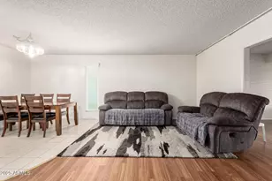 10404 W Kingswood Cir, Sun City, AZ 85351 - Photo 11