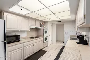 10404 W Kingswood Cir, Sun City, AZ 85351 - Photo 7