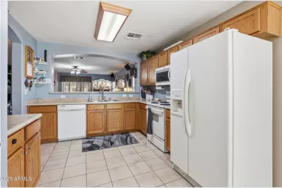 10602 W Roanoke Avenue, Avondale, AZ 85392 - Photo 7