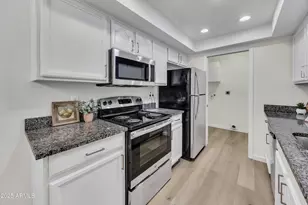 7921 N 61st Ave, Glendale, AZ 85301 - Photo 11