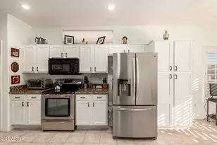 18125 N Villa Bella Dr, Surprise, AZ 85374 - Photo 11