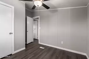 303 E South Mountain Ave, Phoenix, AZ 85042 - Photo 21