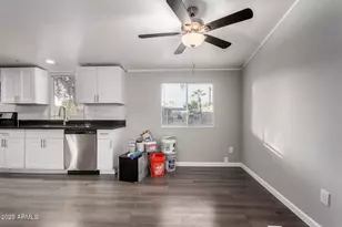 303 E South Mountain Ave, Phoenix, AZ 85042 - Photo 11