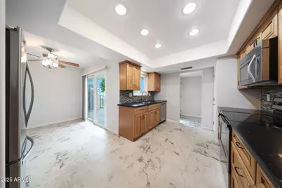 10617 W El Capitan Circle, Sun City, AZ 85351 - Photo 9