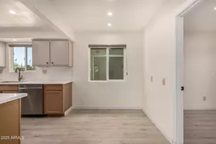 10830 W Willowbrook Dr, Sun City, AZ 85373 - Photo 9