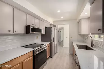 10830 W Willowbrook Drive, Sun City, AZ 85373 - Photo 11