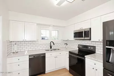 11442 N Coggins Drive, Sun City, AZ 85351 - Photo 9