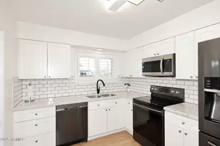 11442 N Coggins Dr, Sun City, AZ 85351 - Photo 9