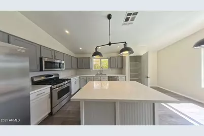 10917 W Almeria Road, Avondale, AZ 85392 - Photo 3