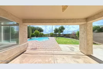 10917 W Almeria Road, Avondale, AZ 85392 - Photo 11