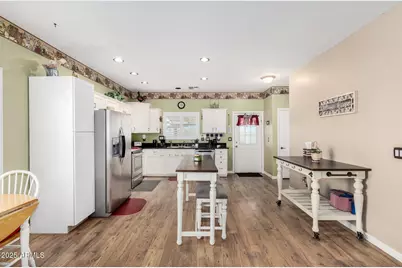 8995 W Oneida Drive, Arizona City, AZ 85123 - Photo 13