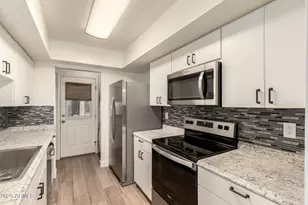 3136 N 38th St, Phoenix, AZ 85018 - Photo 13