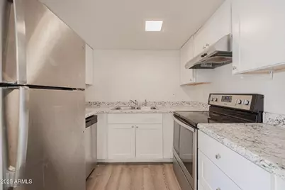 2802 N 43rd Avenue #B, Phoenix, AZ 85009 - Photo 7