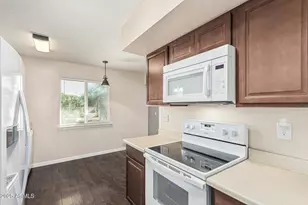 10129 W Pine Springs Dr, Sun City, AZ 85373 - Photo 13