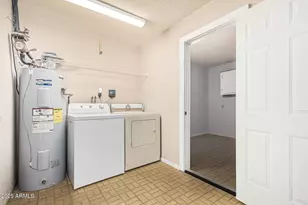 10129 W Pine Springs Dr, Sun City, AZ 85373 - Photo 27