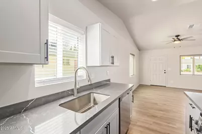 2433 E Clarendon Avenue, Phoenix, AZ 85016 - Photo 1