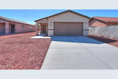 229 E Cedar Avenue, Casa Grande, AZ 85122 - Photo 1