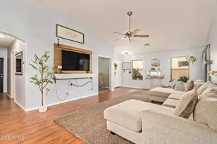 11822 W Softwind Dr, Sun City, AZ 85373 - Photo 5