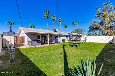 3313 N 43rd Place, Phoenix, AZ 85018 - Photo 13