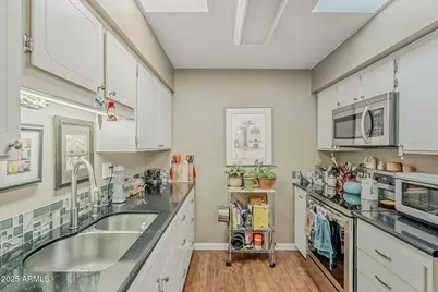 10010 W Royal Oak Road #R, Sun City, AZ 85351 - Photo 5