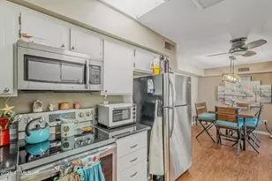 10010 W Royal Oak Rd, Sun City, AZ 85351 - Photo 7