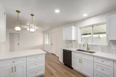 3939 W Harmont Drive, Phoenix, AZ 85051 - Photo 13