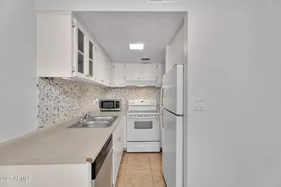 3737 E Turney Avenue #120, Phoenix, AZ 85018 - Photo 5