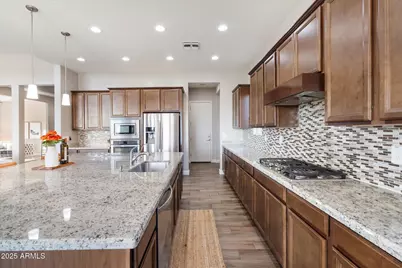 9275 W Plum Road, Peoria, AZ 85383 - Photo 11